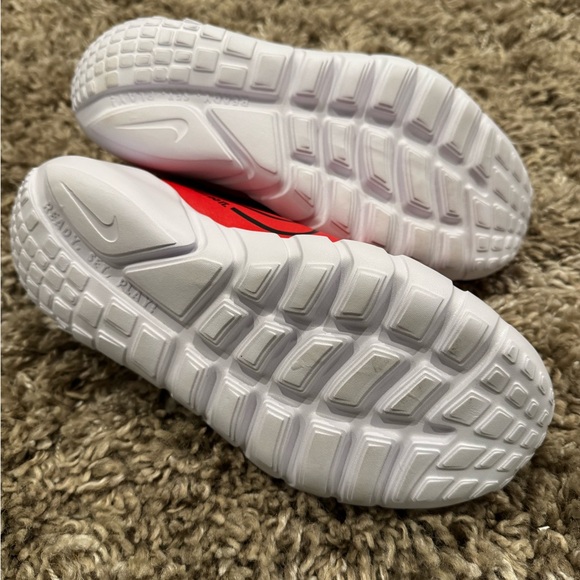 Nike Tennis Shoes - Picture 3 of 6